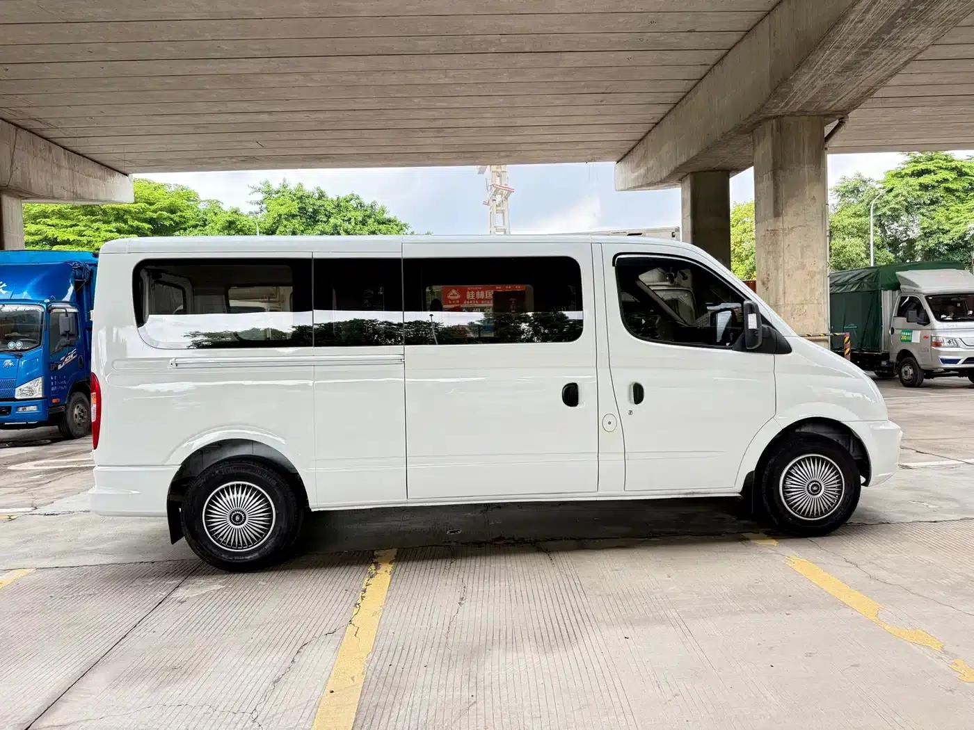 Xintu V80 2023 2.0T Manual Classic Aoyuntong Long Wheelbase Ultra-Low Roof 6/7/8/9 Seats — миниатюра 4