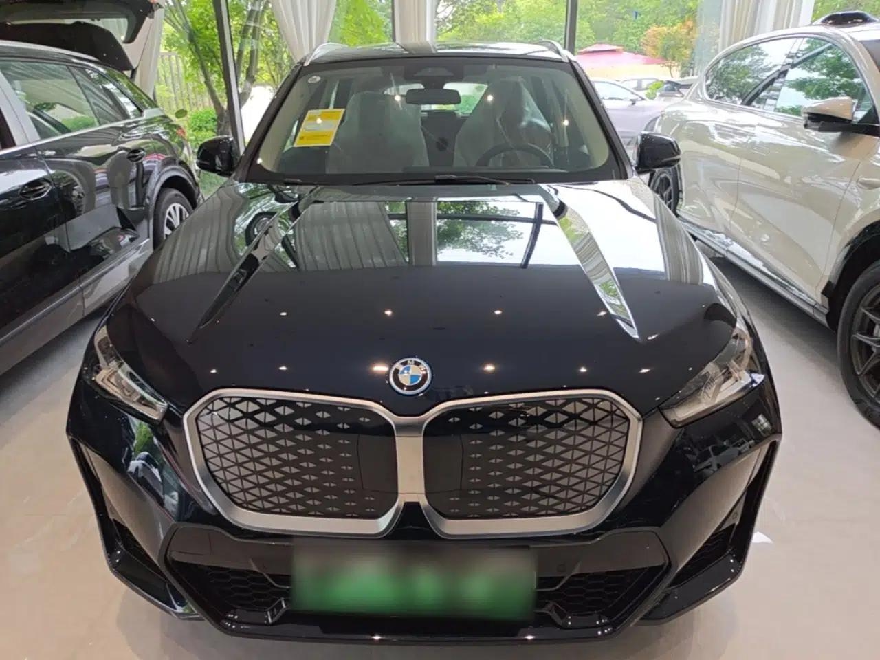 BMW iX1 2026 Model, eDrive25L X Design Package — миниатюра 2