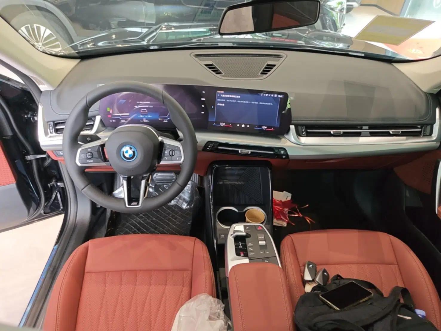 BMW iX1 2026 Model, eDrive25L X Design Package — миниатюра 12