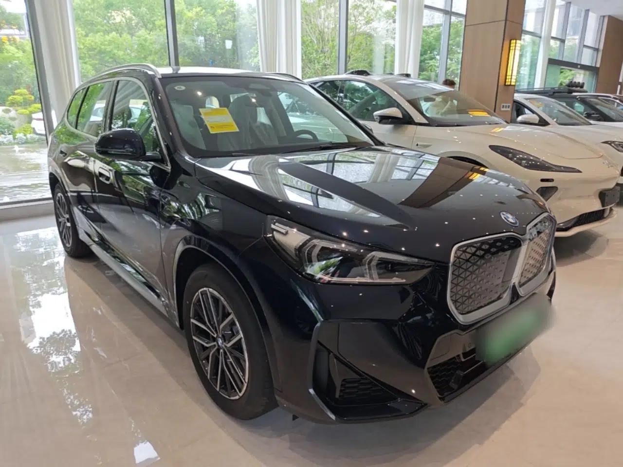 BMW iX1 2026 Model, eDrive25L X Design Package — миниатюра 3