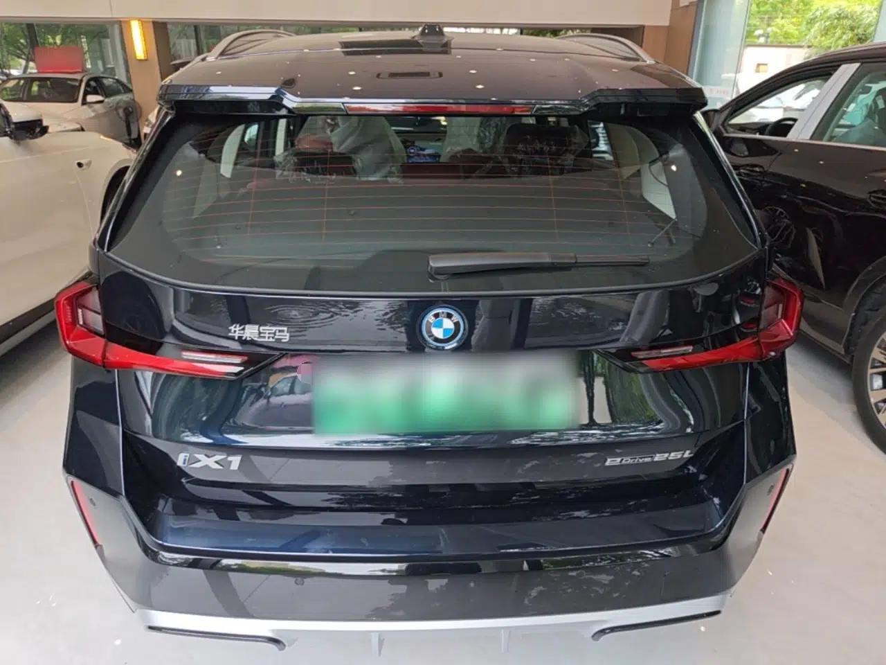 BMW iX1 2026 Model, eDrive25L X Design Package — миниатюра 5