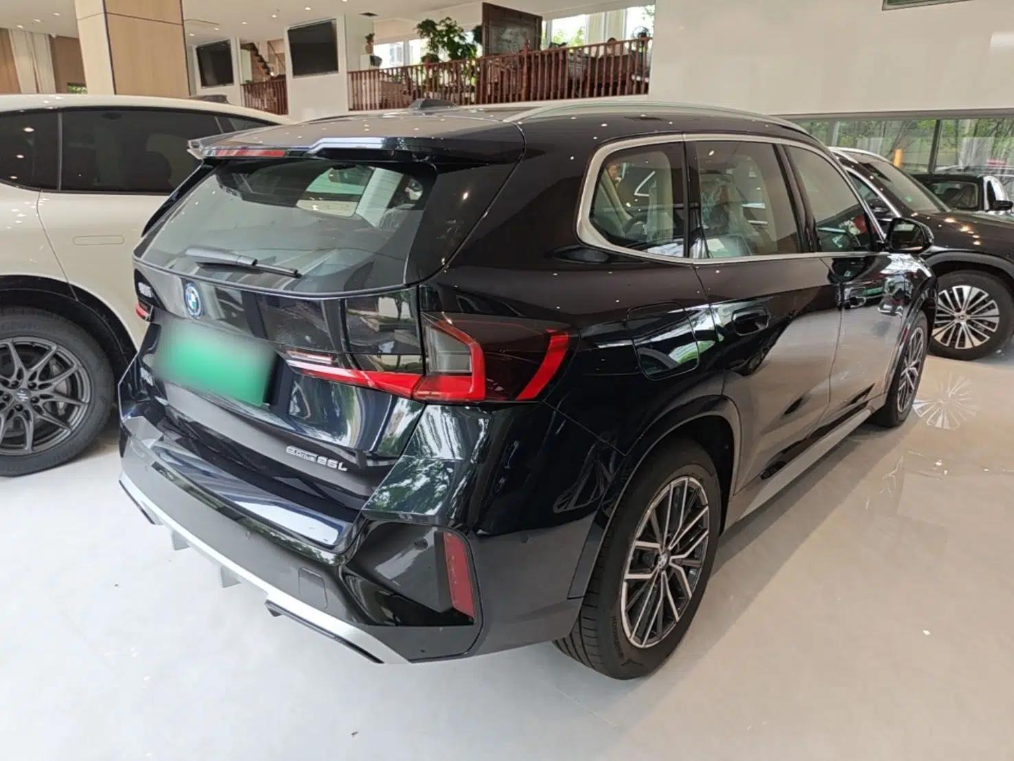 BMW iX1 2026 Model, eDrive25L X Design Package — миниатюра 6