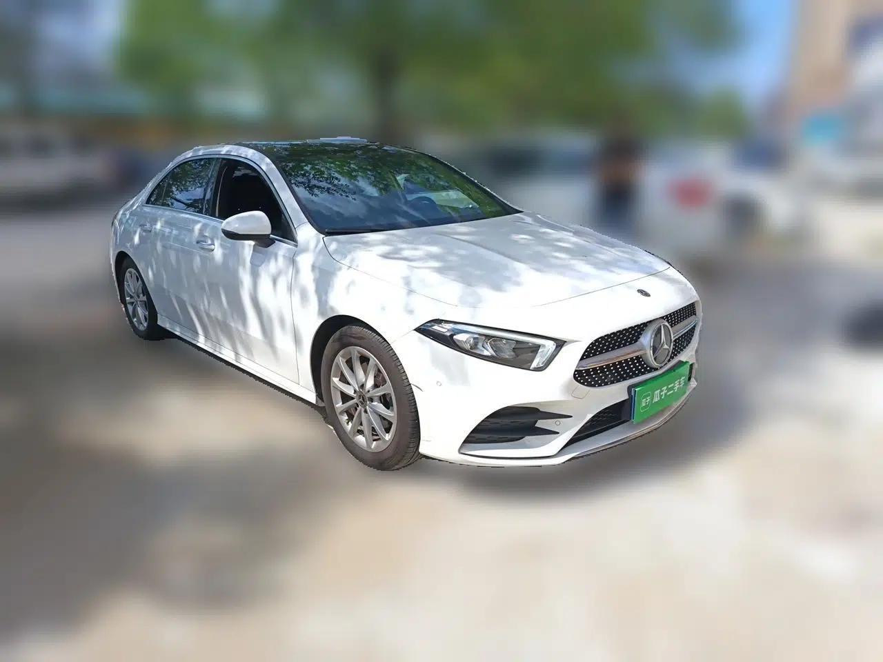 Mercedes-Benz A-Class 2020 Restyled A 200 L Sport Sedan Dynamic Version — миниатюра 3
