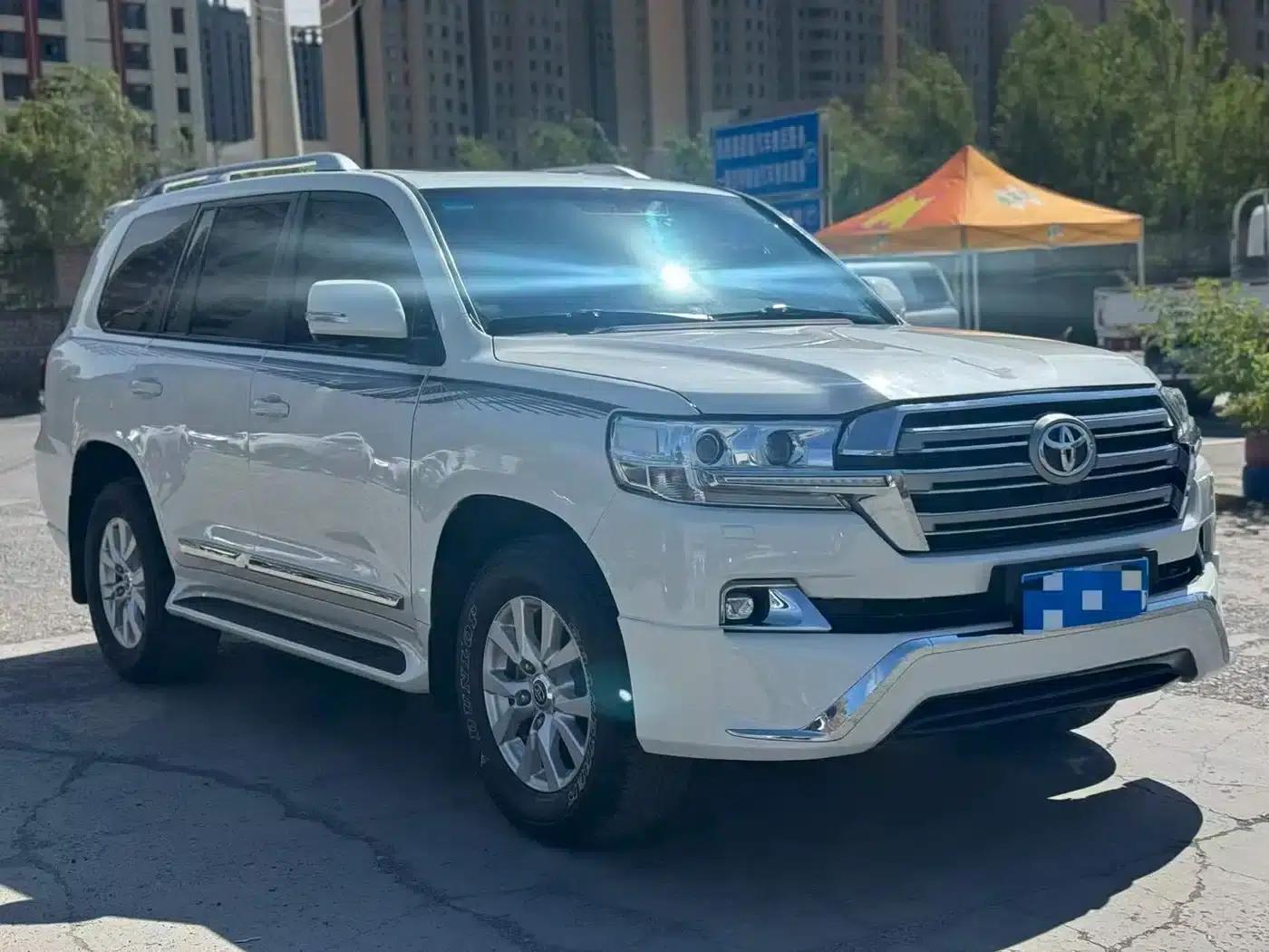 2016 Land Cruiser (Imported) 4.0L Middle East Edition — миниатюра 3