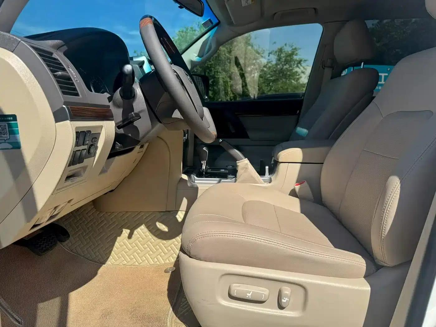 2016 Land Cruiser (Imported) 4.0L Middle East Edition — миниатюра 4