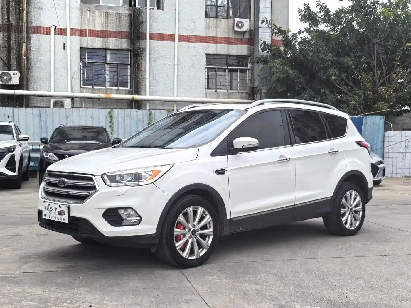 2017 Ford Kuga EcoBoost 245 AWD Luxury Edition — миниатюра 1