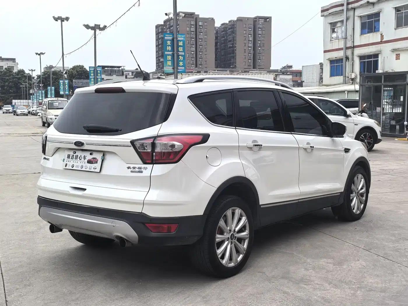 2017 Ford Kuga EcoBoost 245 AWD Luxury Edition — миниатюра 4