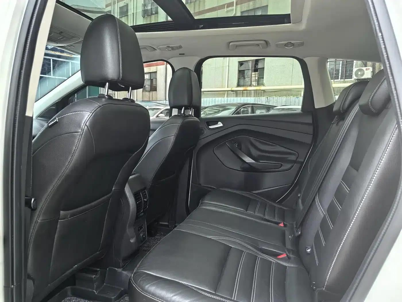2017 Ford Kuga EcoBoost 245 AWD Luxury Edition — миниатюра 8