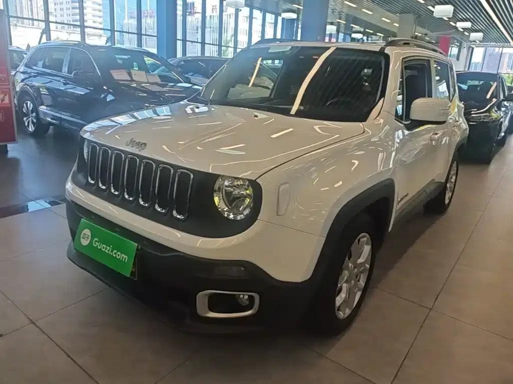 Jeep Renegade 2018 Connected Large Screen Edition 180T Automatic High-Performance Edition — миниатюра 2