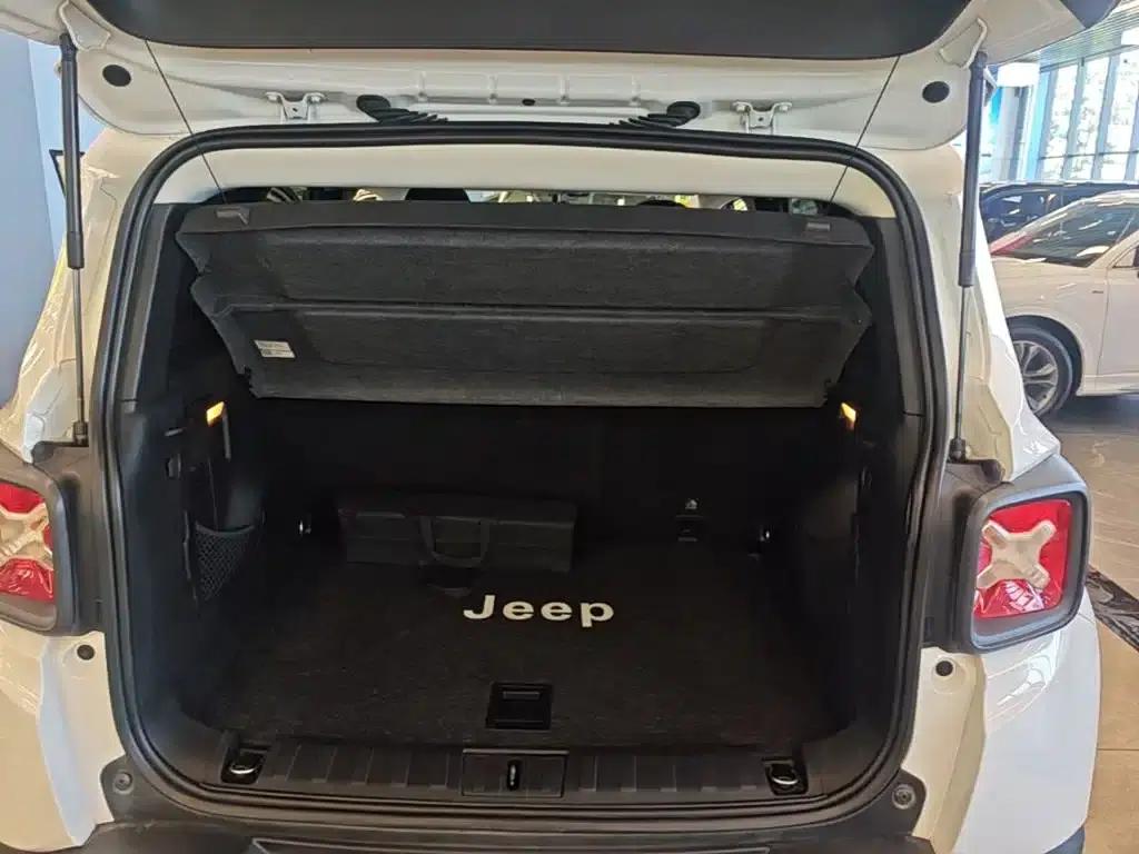 Jeep Renegade 2018 Connected Large Screen Edition 180T Automatic High-Performance Edition — миниатюра 19