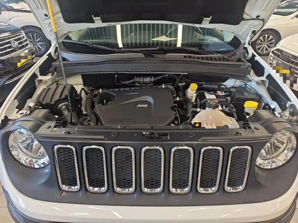 Jeep Renegade 2018 Connected Large Screen Edition 180T Automatic High-Performance Edition — миниатюра 20