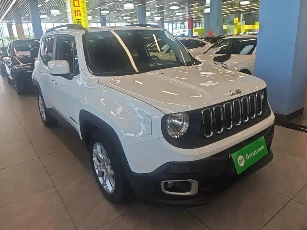 Jeep Renegade 2018 Connected Large Screen Edition 180T Automatic High-Performance Edition — миниатюра 4
