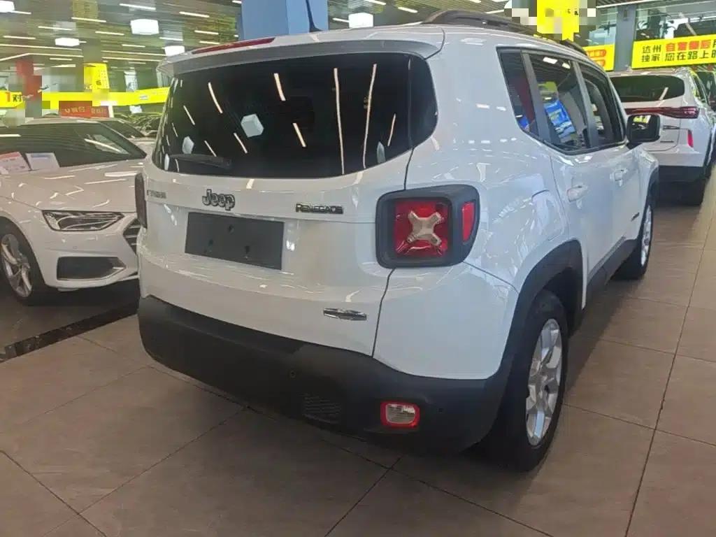 Jeep Renegade 2018 Connected Large Screen Edition 180T Automatic High-Performance Edition — миниатюра 7