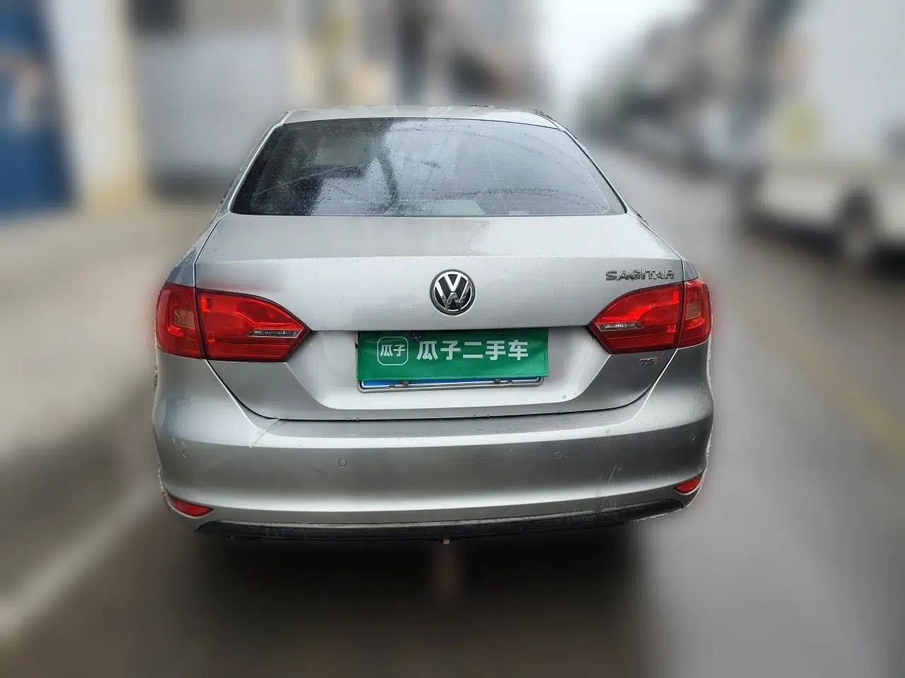 Volkswagen Sagitar 2014 1.4TSI Automatic Luxury Model — миниатюра 5
