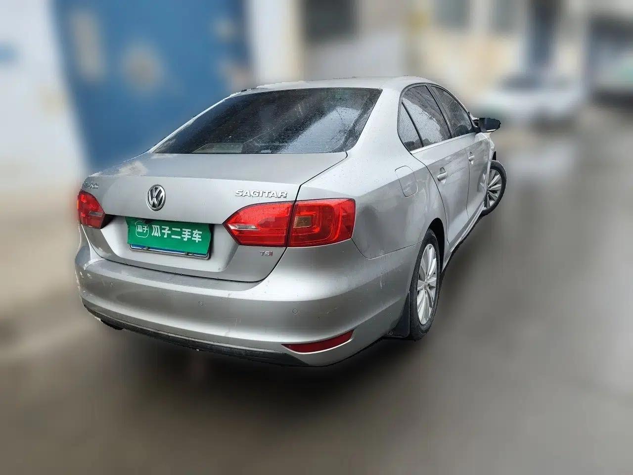 Volkswagen Sagitar 2014 1.4TSI Automatic Luxury Model — миниатюра 6