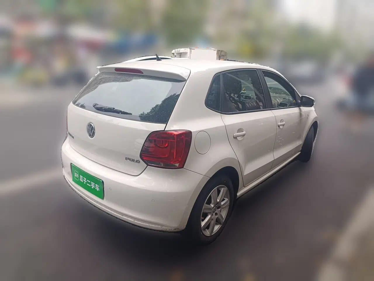 Volkswagen Polo 2013 1.4L Manual Comfort Edition — миниатюра 6