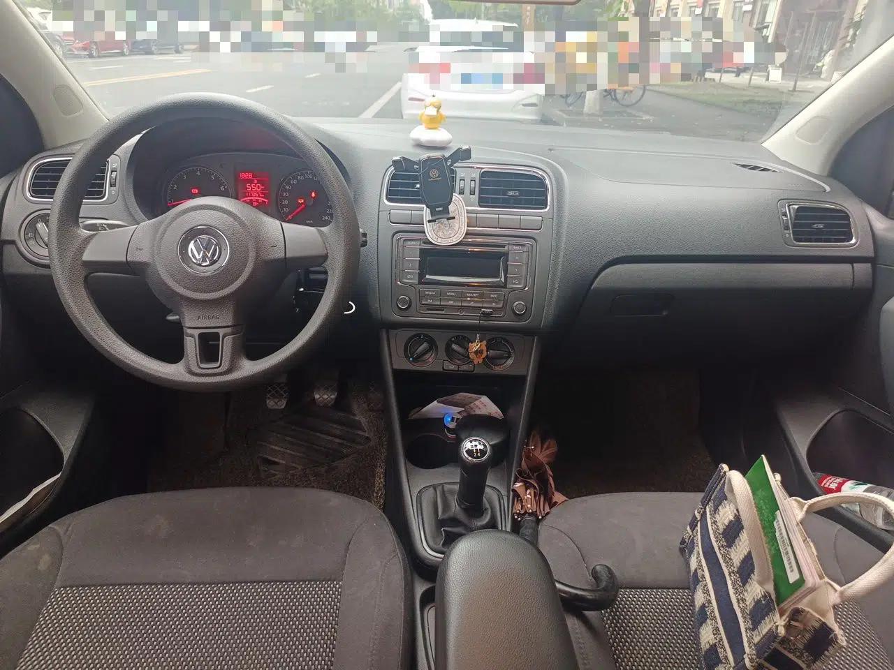 Volkswagen Polo 2013 1.4L Manual Comfort Edition — миниатюра 9