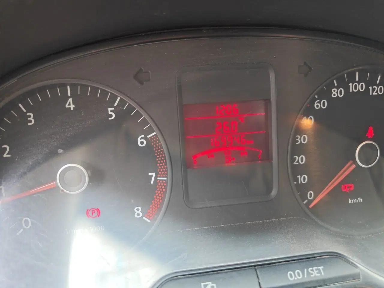 Volkswagen Polo 2011 1.4L Manual ZhiLe Edition — миниатюра 12