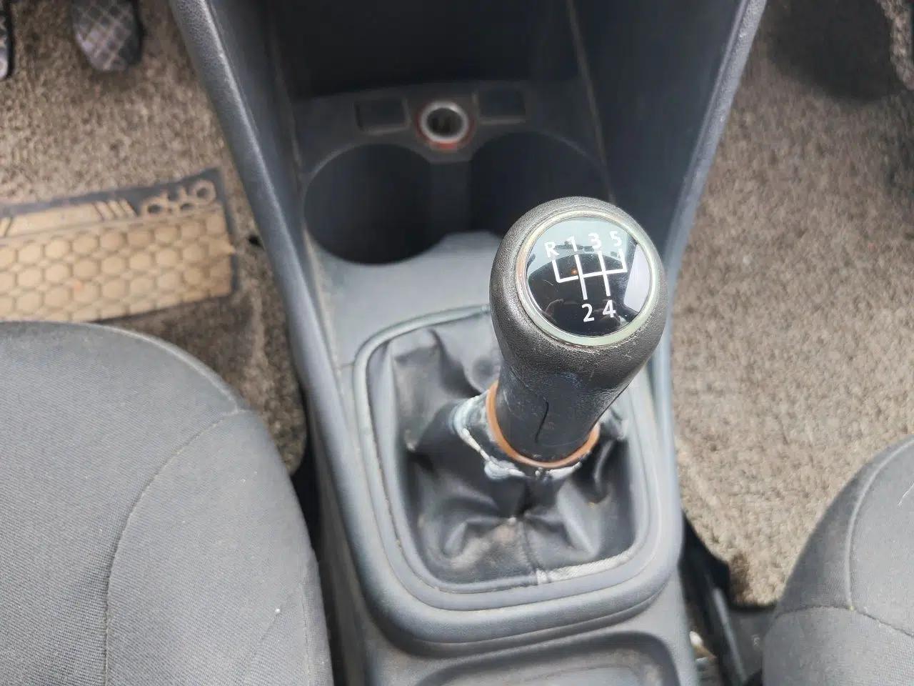 Volkswagen Polo 2011 1.4L Manual ZhiLe Edition — миниатюра 14