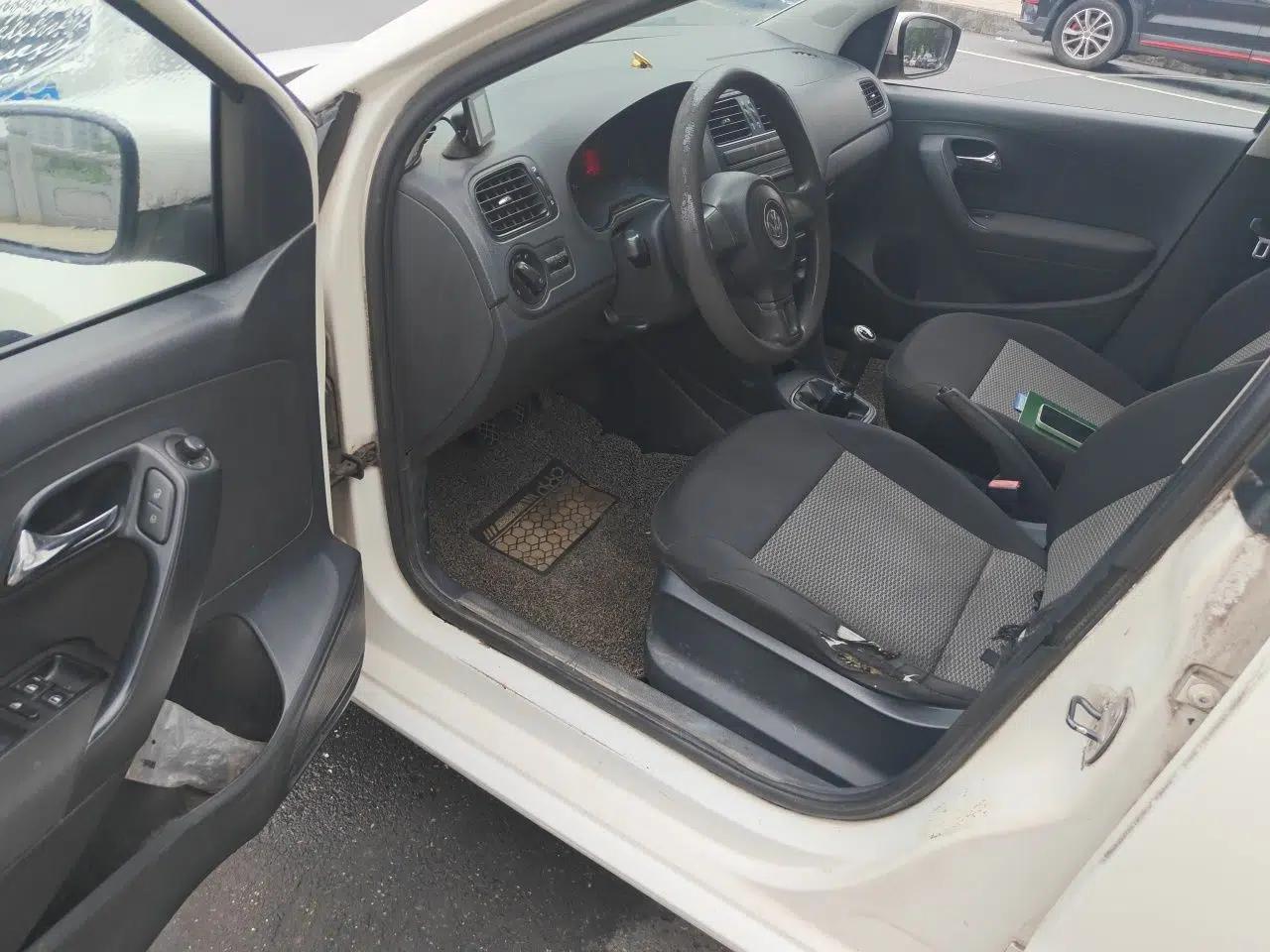Volkswagen Polo 2011 1.4L Manual ZhiLe Edition — миниатюра 16