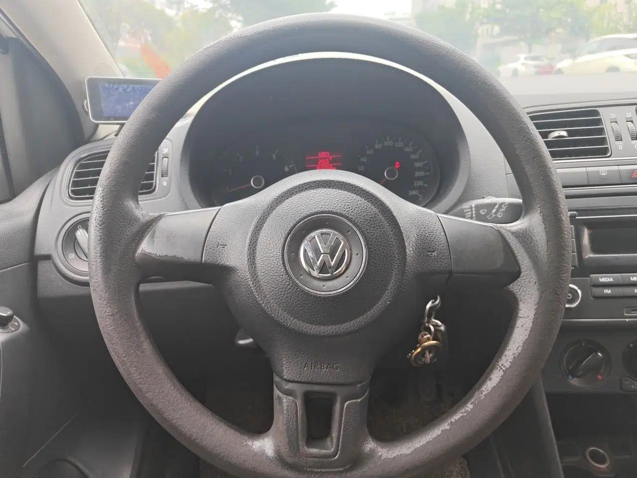 Volkswagen Polo 2011 1.4L Manual ZhiLe Edition — миниатюра 10