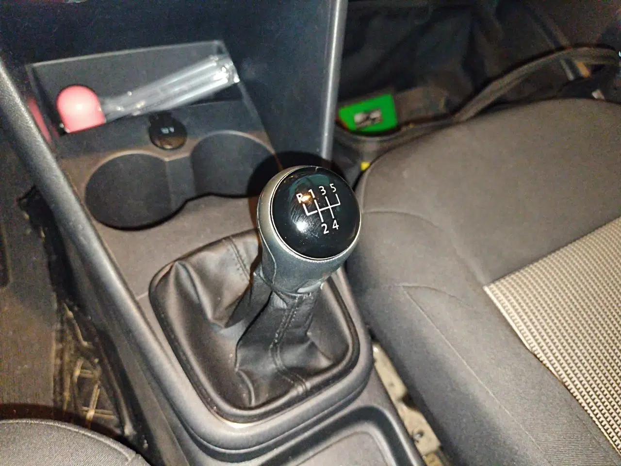 Volkswagen Polo 2016 1.4L Manual Fashion Model — миниатюра 14
