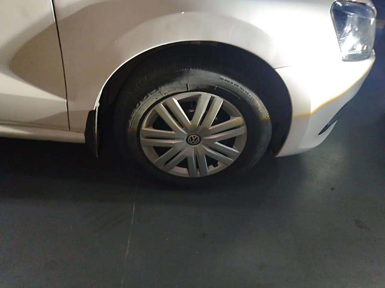 Volkswagen Polo 2016 1.4L Manual Fashion Model — миниатюра 8