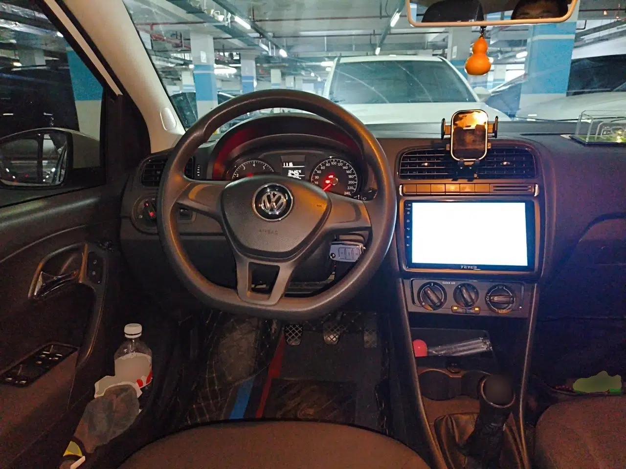 Volkswagen Polo 2016 1.4L Manual Fashion Model — миниатюра 10