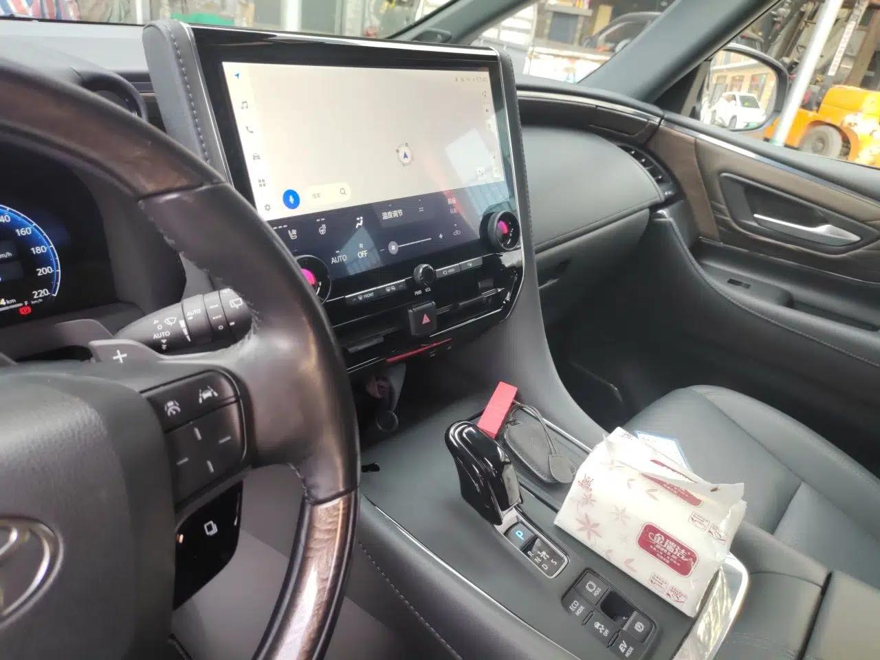 Toyota Alphard 2024 Dual-Engine 2.5L Deluxe Edition — миниатюра 13