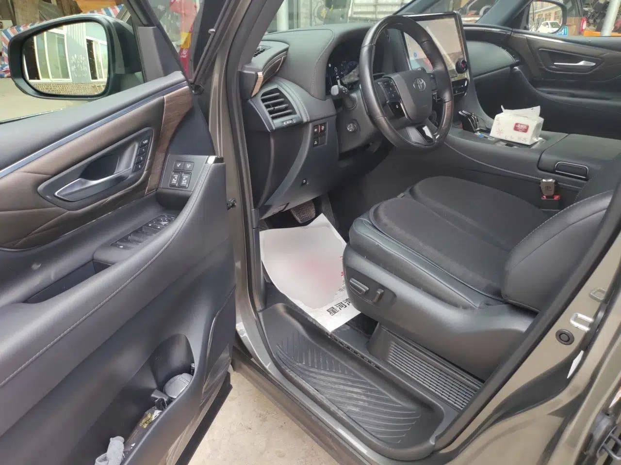 Toyota Alphard 2024 Dual-Engine 2.5L Deluxe Edition — миниатюра 16