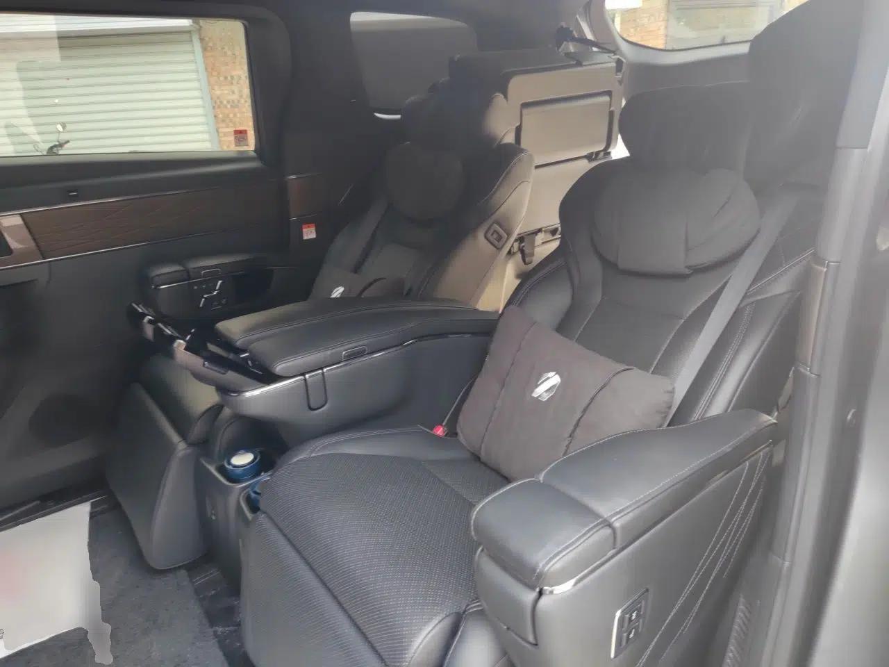 Toyota Alphard 2024 Dual-Engine 2.5L Deluxe Edition — миниатюра 17