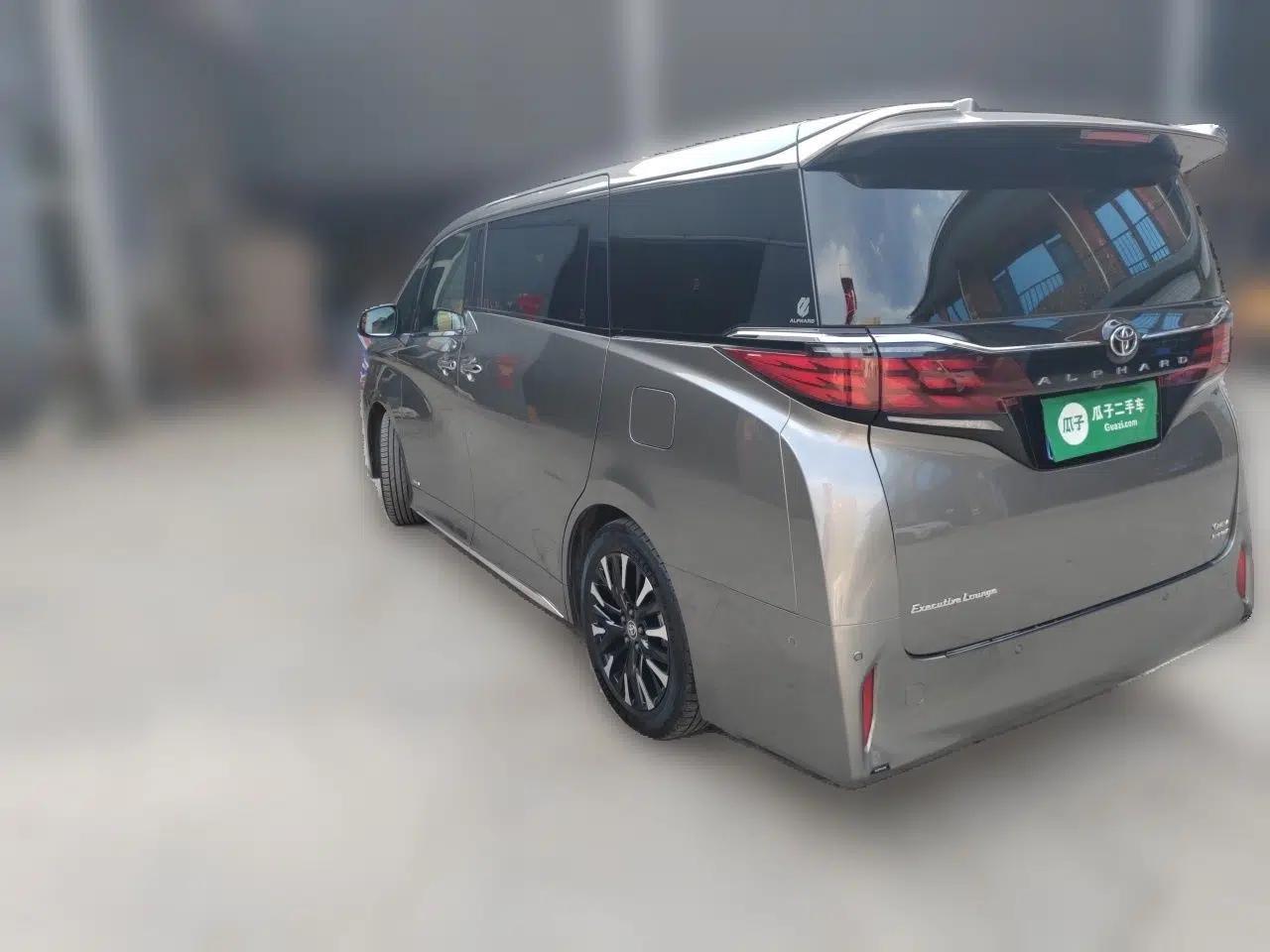 Toyota Alphard 2024 Dual-Engine 2.5L Deluxe Edition — миниатюра 4