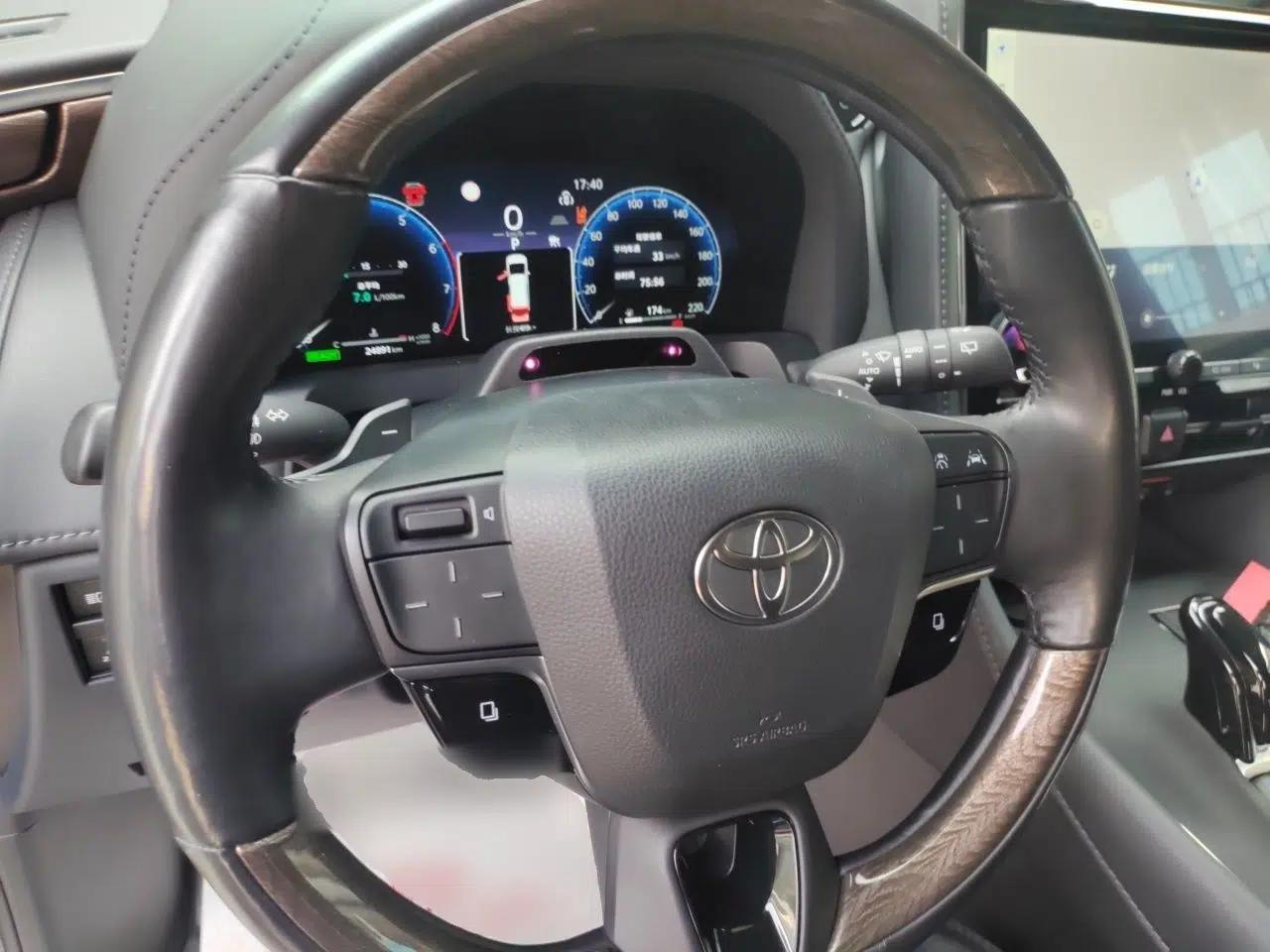 Toyota Alphard 2024 Dual-Engine 2.5L Deluxe Edition — миниатюра 10