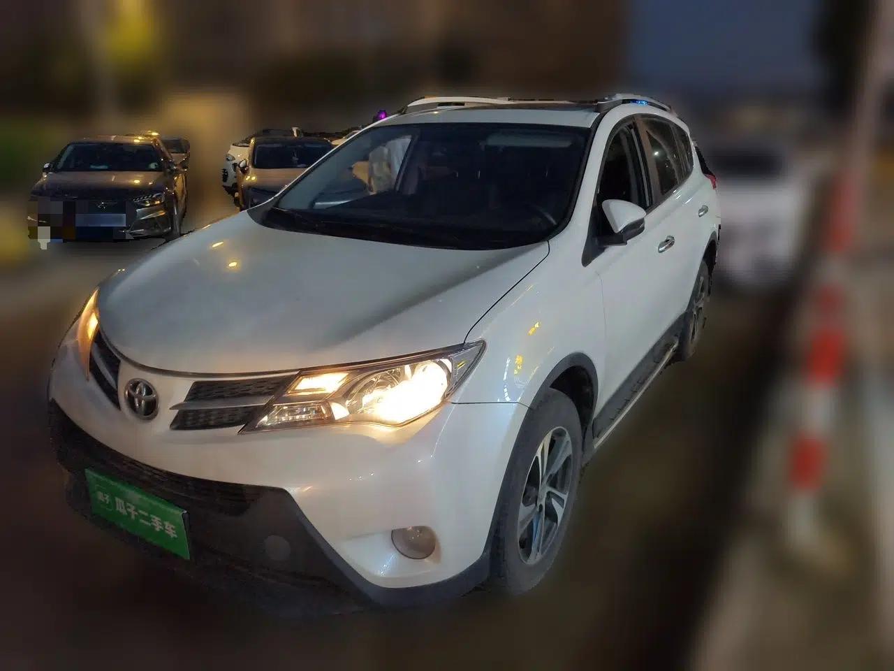 Toyota RAV4 2015 2.0L CVT Four-Wheel Drive New Edition — миниатюра 1