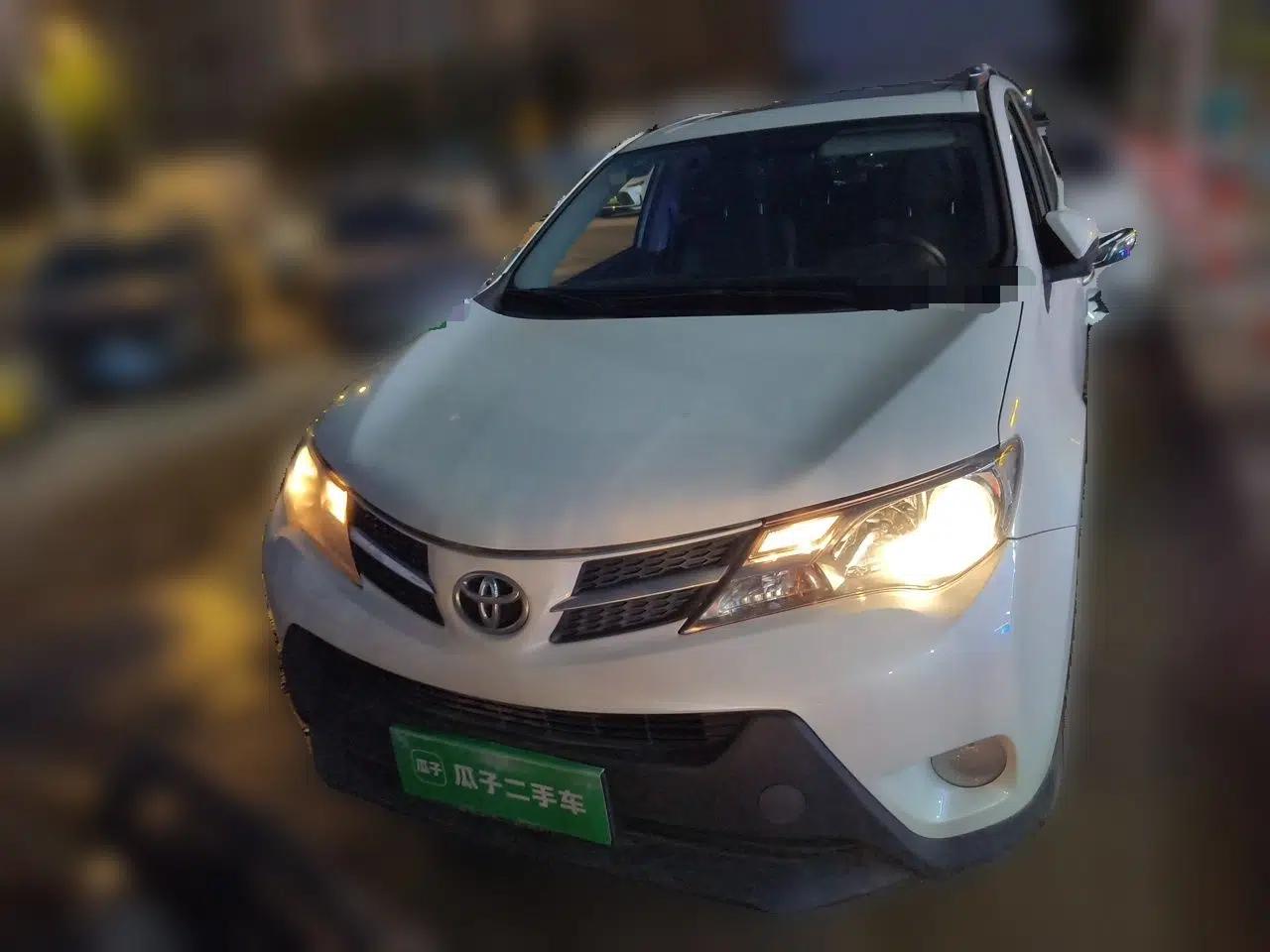 Toyota RAV4 2015 2.0L CVT Four-Wheel Drive New Edition — миниатюра 2