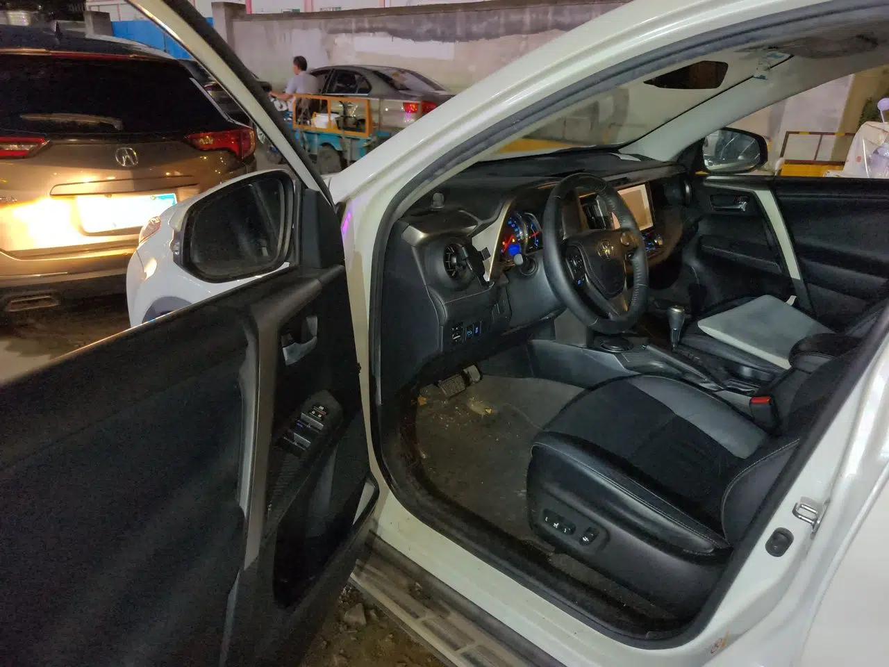 Toyota RAV4 2015 2.0L CVT Four-Wheel Drive New Edition — миниатюра 16