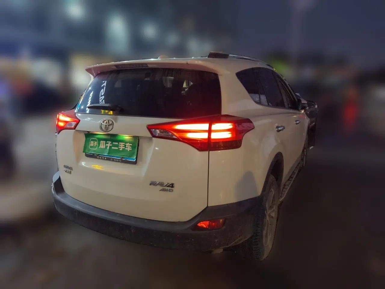 Toyota RAV4 2015 2.0L CVT Four-Wheel Drive New Edition — миниатюра 6