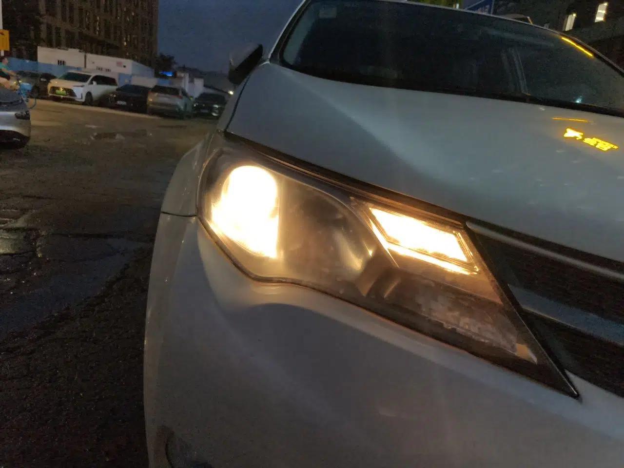 Toyota RAV4 2015 2.0L CVT Four-Wheel Drive New Edition — миниатюра 7