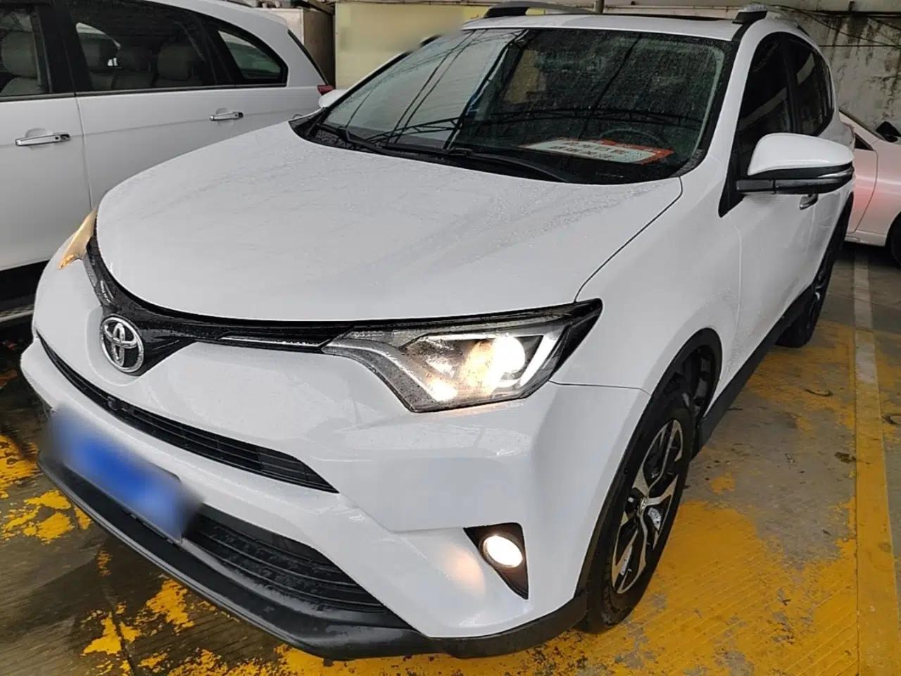 Toyota RAV4 2016 2.0L CVT Two-Wheel Drive Fashion Edition China V Standard — миниатюра 1