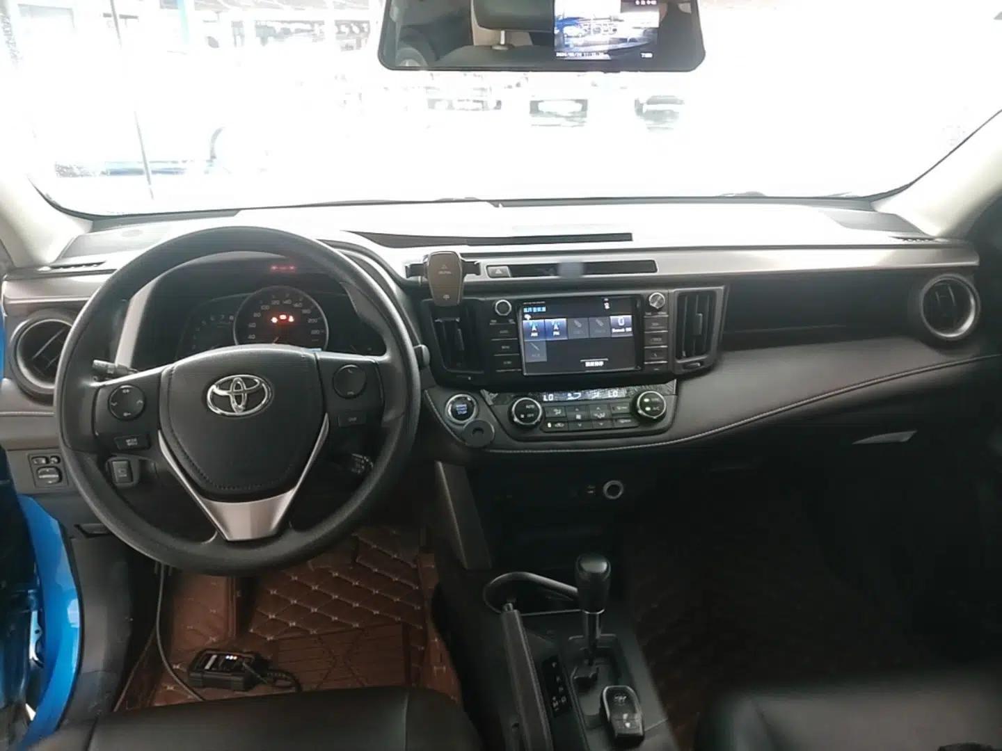Toyota RAV4 2016 2.0L CVT Two-Wheel Drive Fashion Edition China V Standard — миниатюра 12