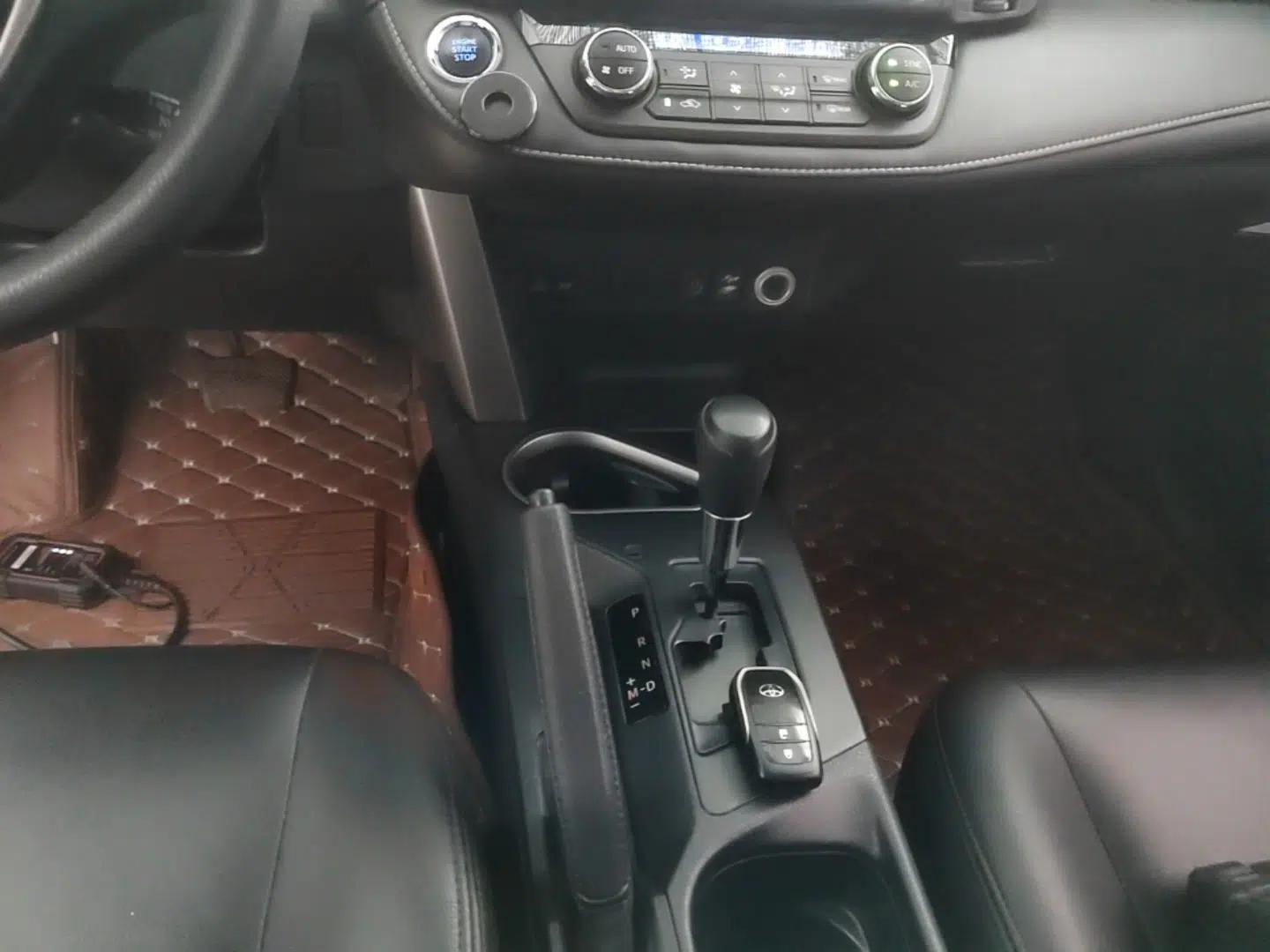 Toyota RAV4 2016 2.0L CVT Two-Wheel Drive Fashion Edition China V Standard — миниатюра 16