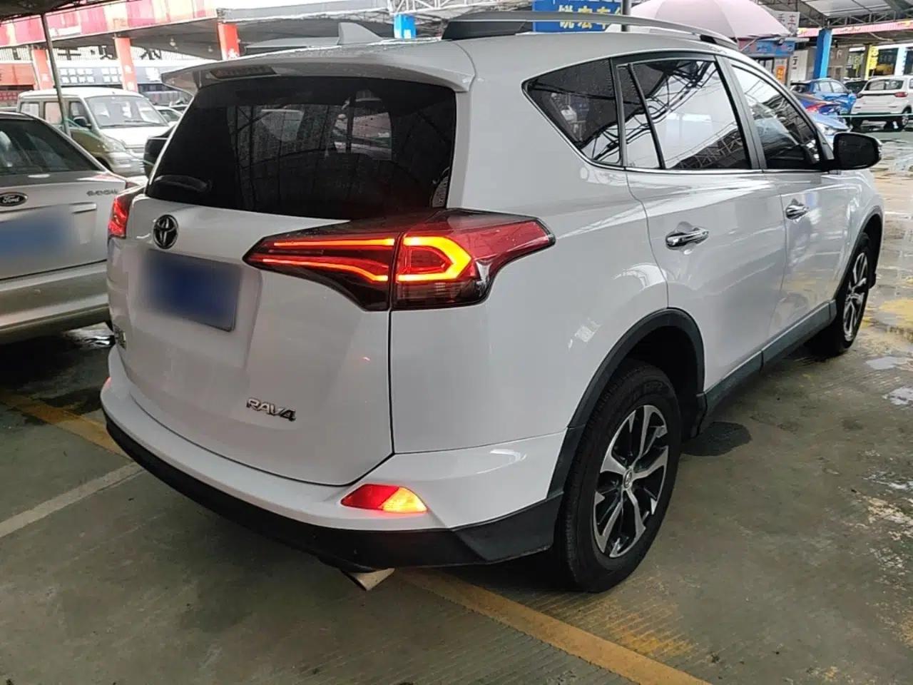 Toyota RAV4 2016 2.0L CVT Two-Wheel Drive Fashion Edition China V Standard — миниатюра 6