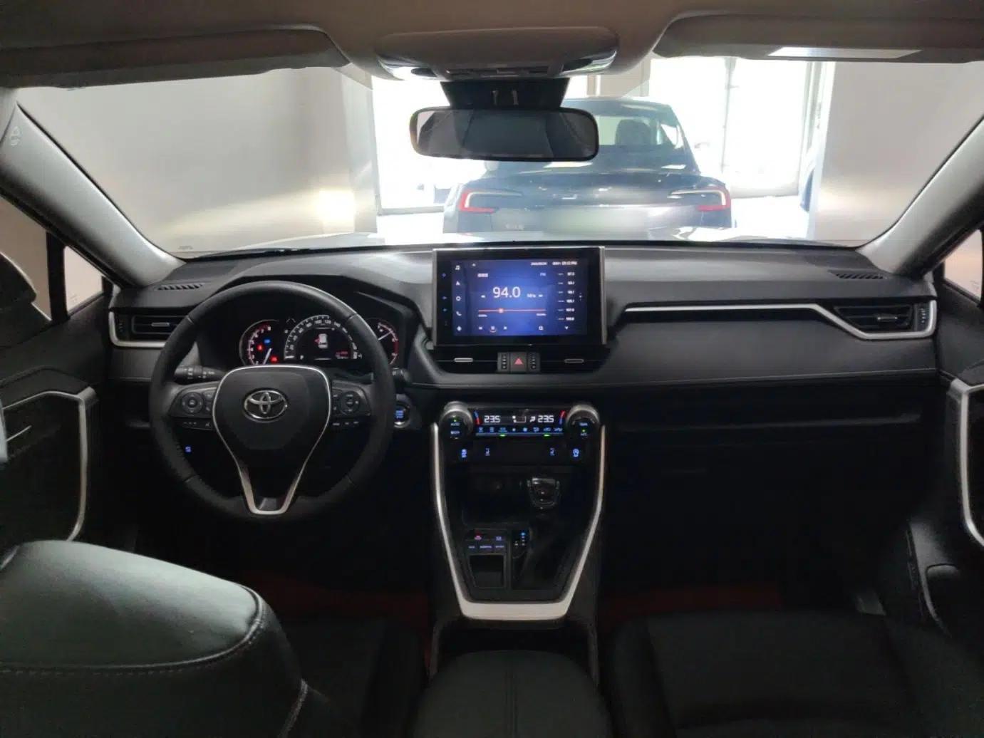 Toyota RAV4 2022 2.0L CVT Two-Wheel Drive Fashion Plus Edition — миниатюра 12