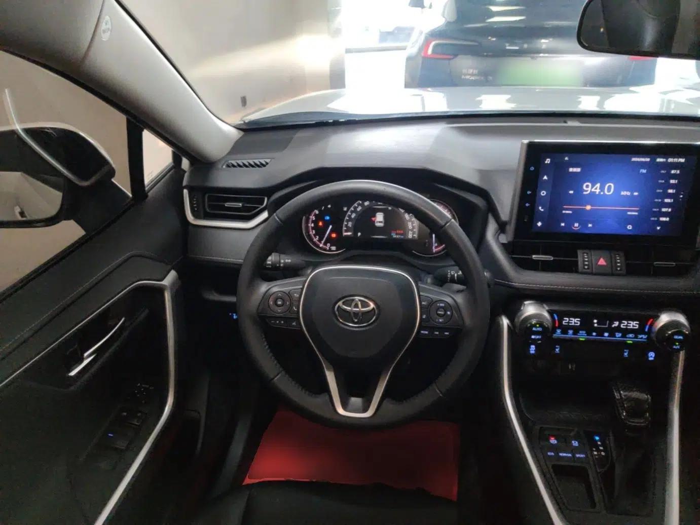Toyota RAV4 2022 2.0L CVT Two-Wheel Drive Fashion Plus Edition — миниатюра 13
