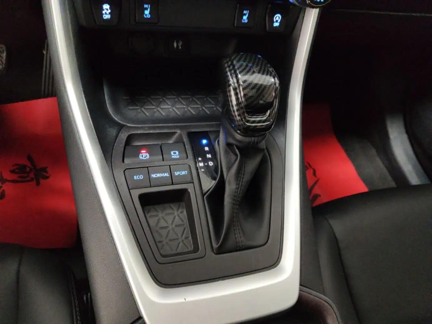 Toyota RAV4 2022 2.0L CVT Two-Wheel Drive Fashion Plus Edition — миниатюра 16