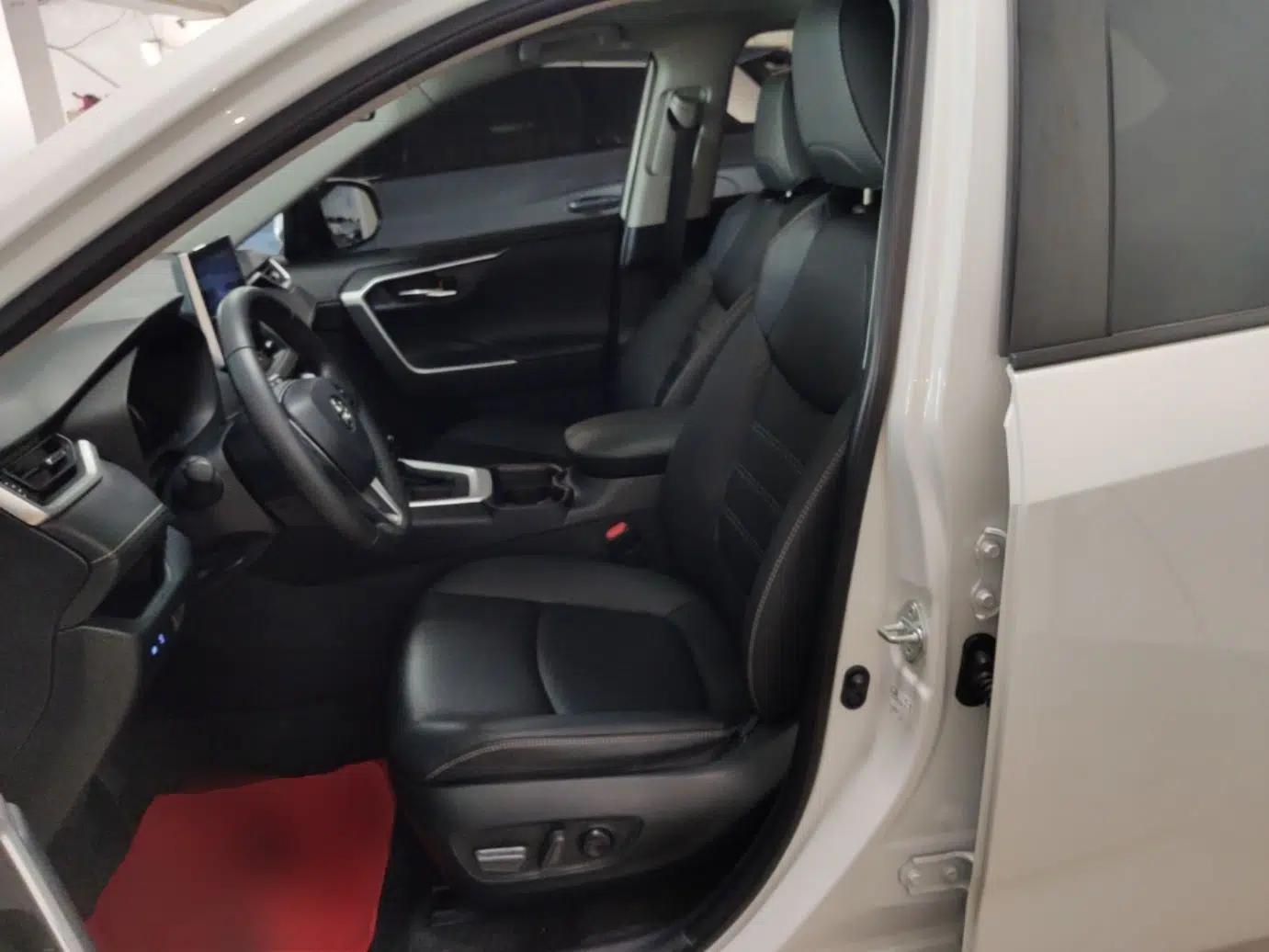 Toyota RAV4 2022 2.0L CVT Two-Wheel Drive Fashion Plus Edition — миниатюра 17