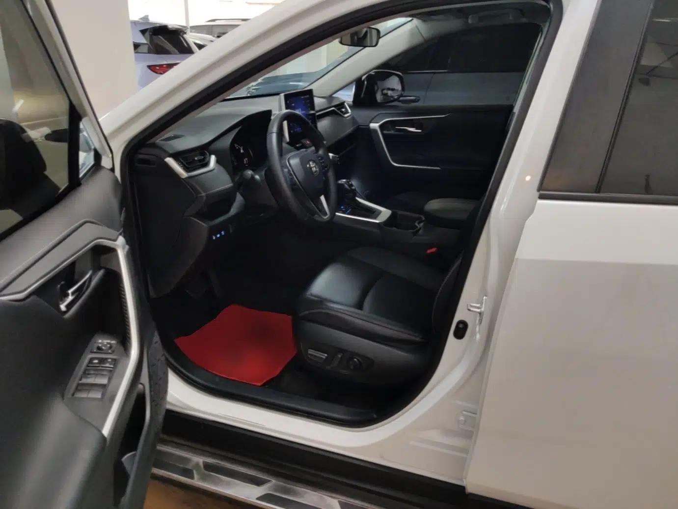 Toyota RAV4 2022 2.0L CVT Two-Wheel Drive Fashion Plus Edition — миниатюра 18