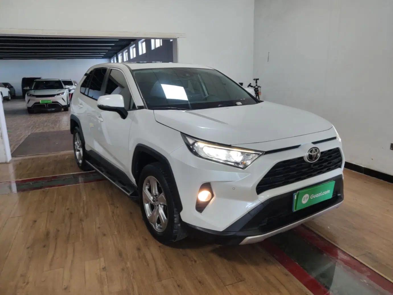 Toyota RAV4 2022 2.0L CVT Two-Wheel Drive Fashion Plus Edition — миниатюра 3