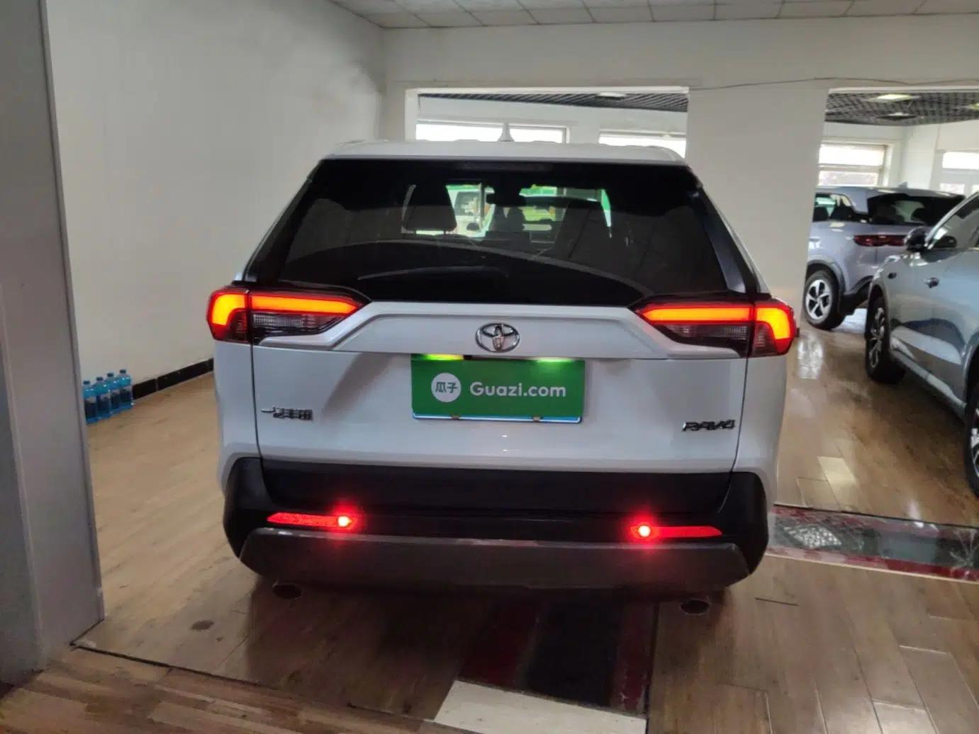 Toyota RAV4 2022 2.0L CVT Two-Wheel Drive Fashion Plus Edition — миниатюра 5