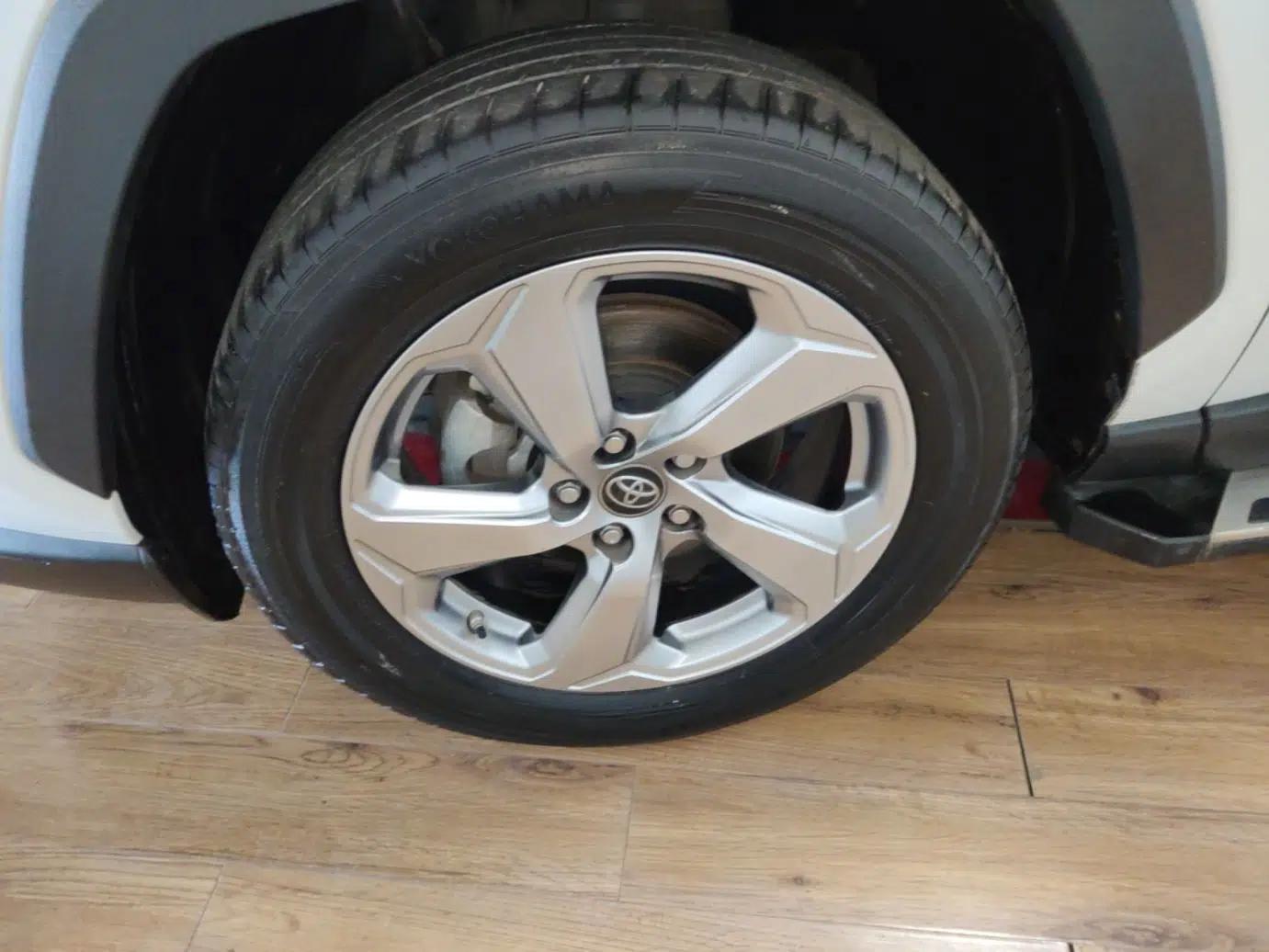 Toyota RAV4 2022 2.0L CVT Two-Wheel Drive Fashion Plus Edition — миниатюра 10